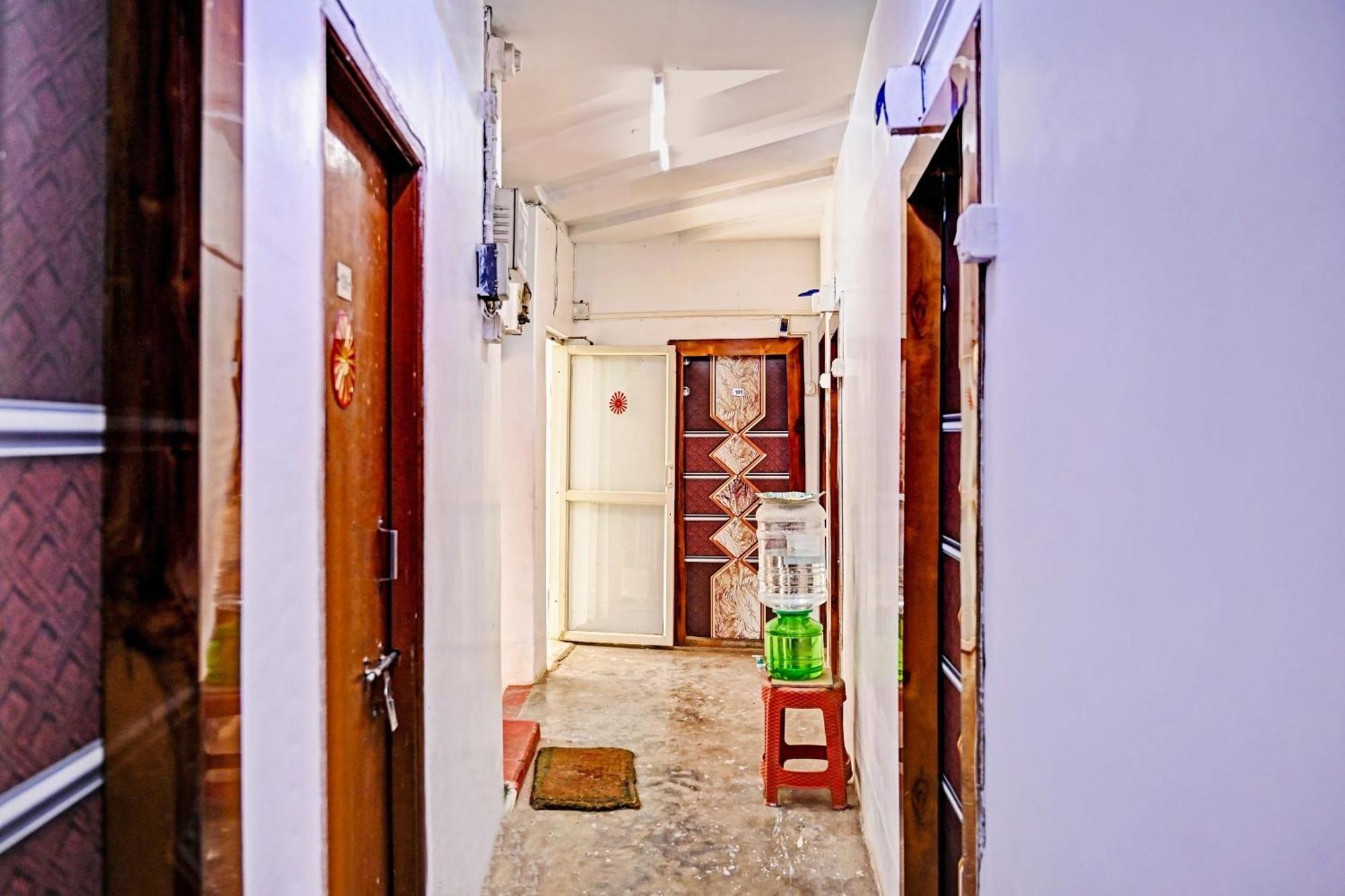 Hotel O Om Shanti Inn Kalkutta Exterior foto